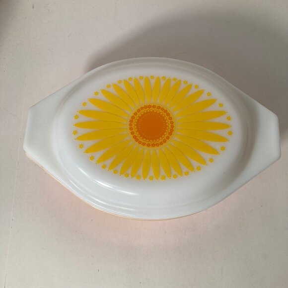 Vintage Pyrex Daisy Sunflower 043 1.5QT Oval Baking Dish & Lid Yellow Orange USA - Picture 4 of 10